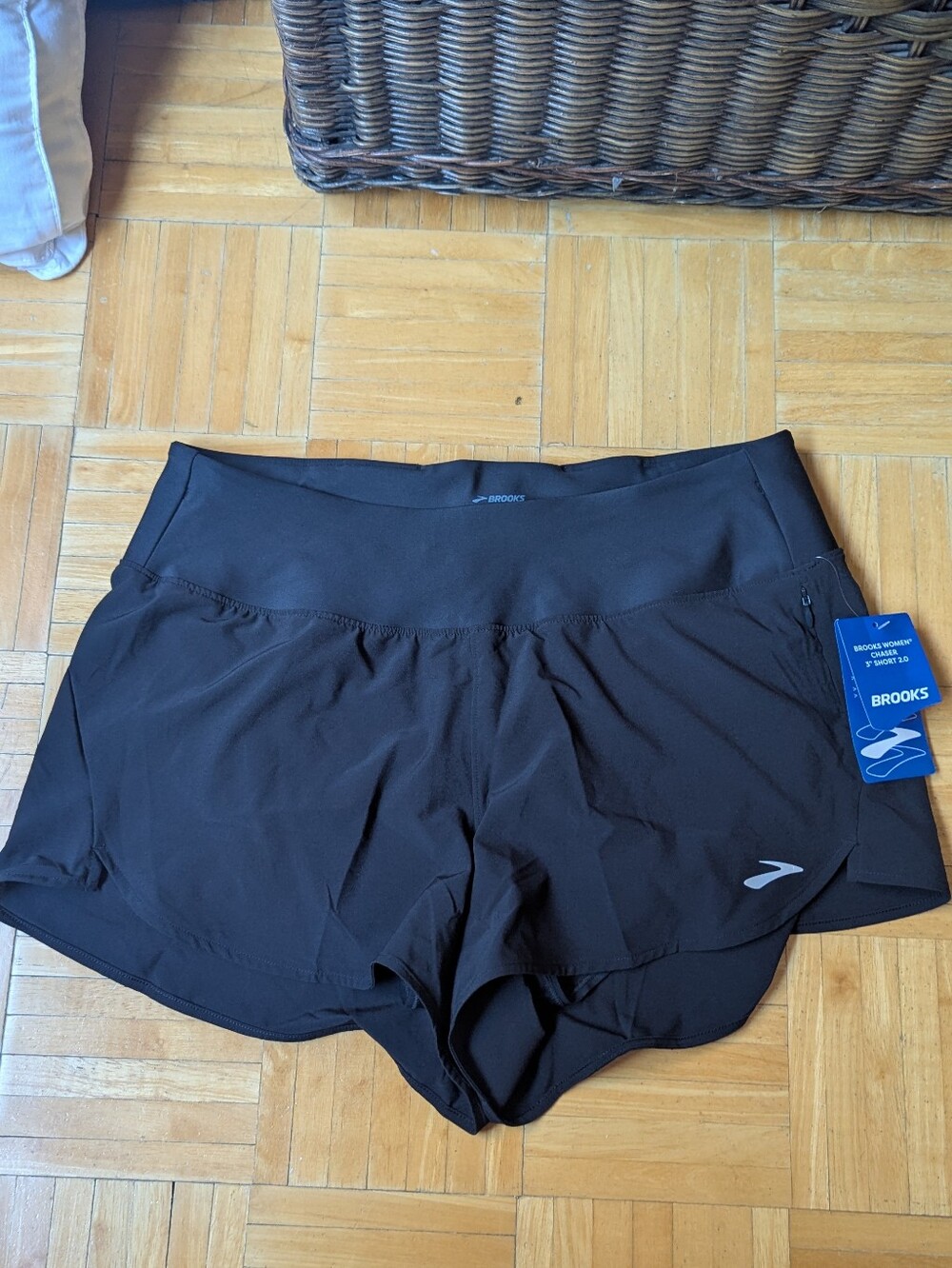 NWT Brooks Chaser 3" 2.0 Short Women's Large